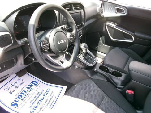 Used 2025 Kia Soul LX w/ LX Technology Package FWD image 12
