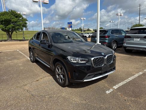 Used 2025 BMW X4 xDrive30i w/ Premium Package image 3