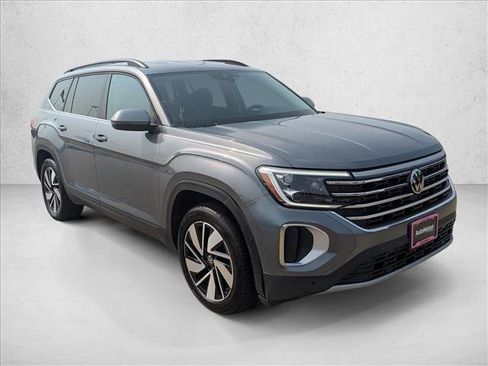 Used 2025 Volkswagen Atlas SE FWD image 3