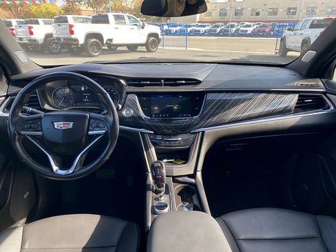 Used 2025 Cadillac XT6 Premium Luxury FWD image 11