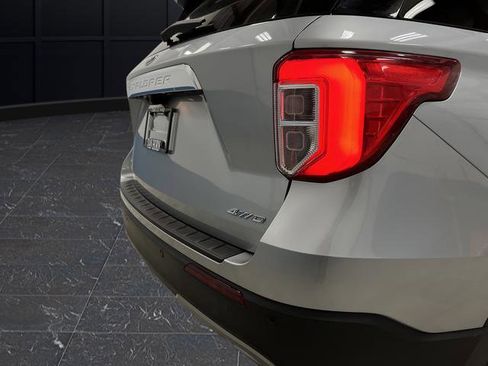 Used 2023 Ford Explorer XLT image 33