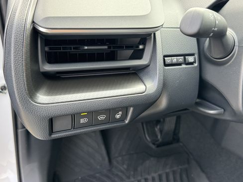 New 2026 Toyota Prius Plug-In Hybrid FWD image 17