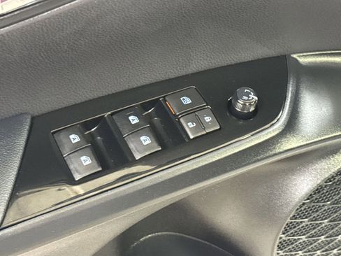 Used 2017 Toyota Prius Prime Advanced image 18