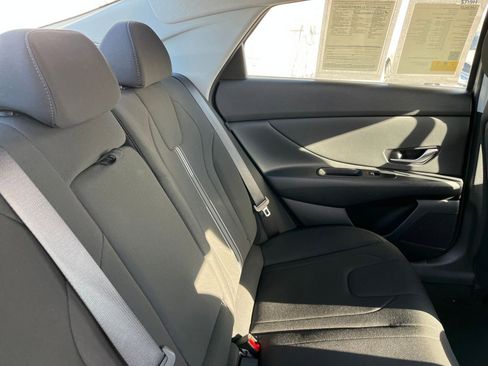 Used 2025 Hyundai Elantra SEL image 36