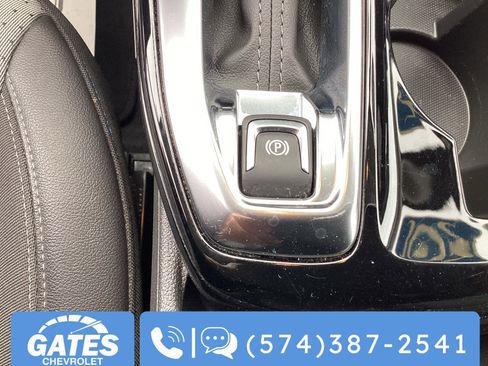 Used 2025 Chevrolet Trax LT w/ LT Convenience Package image 33