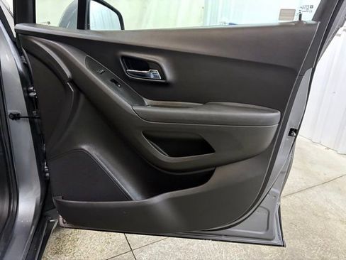 Used 2020 Chevrolet Trax LS image 22