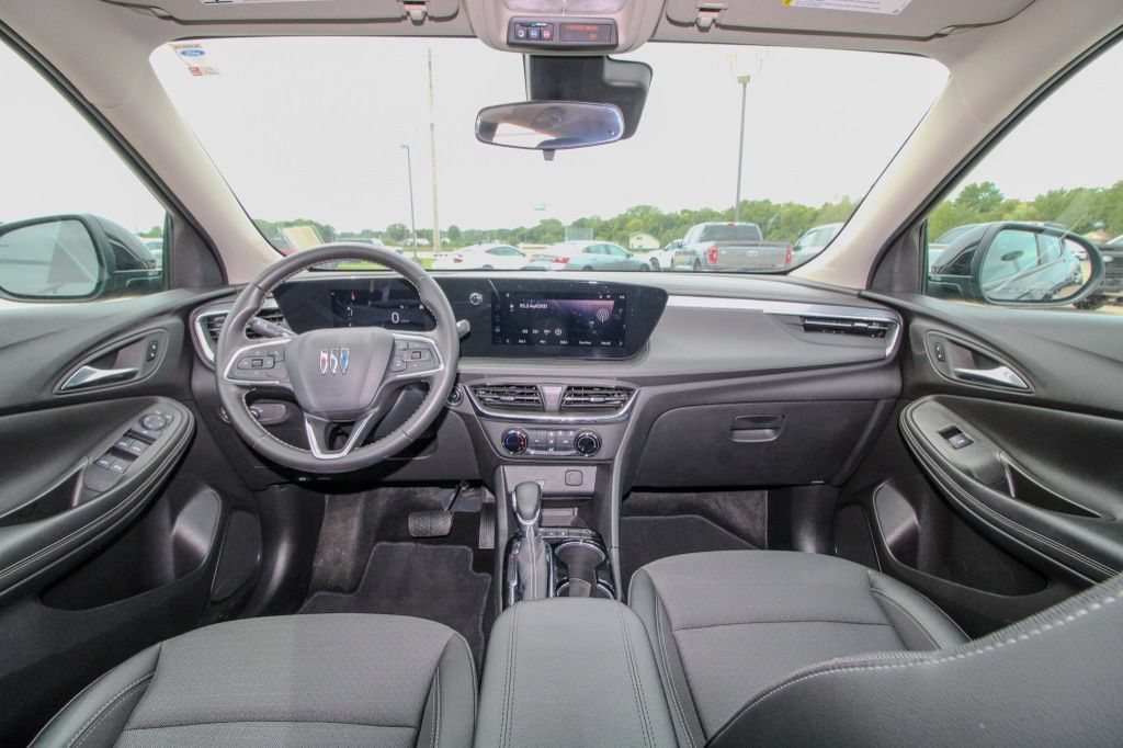 Used 2025 Buick Encore GX Preferred AWD/4WD image 10