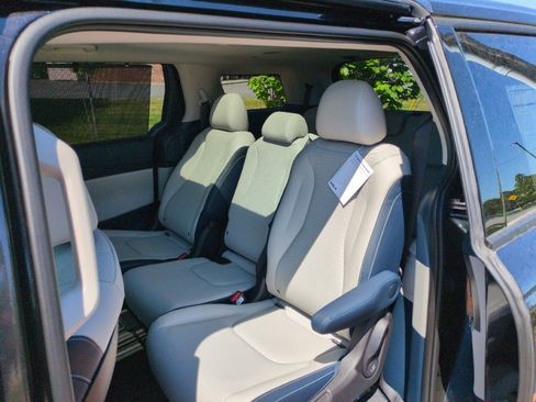New 2026 Kia Carnival SX Prestige FWD image 37