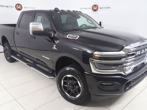 Used 2025 RAM 2500 Laramie AWD/4WD image 17