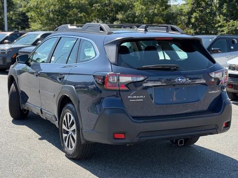 Used 2025 Subaru Outback AWD/4WD image 3