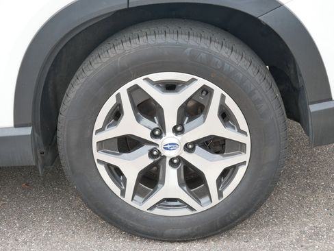 Used 2020 Subaru Forester Premium AWD/4WD image 5