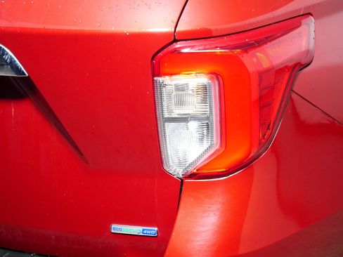 Used 2020 Ford Explorer Limited w/ Class III Trailer Tow Package image 17