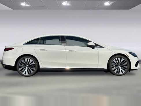 Used 2026 Mercedes-Benz EQE 320 4MATIC Sedan image 8