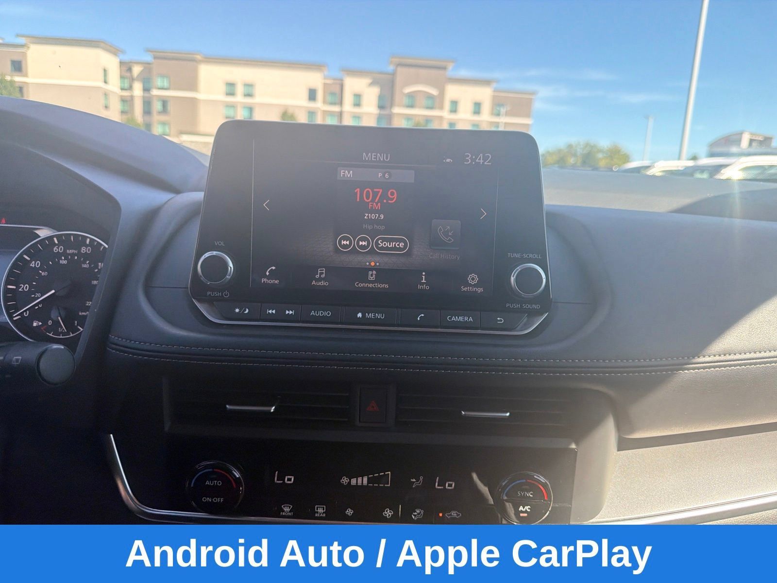 Used 2025 Nissan Rogue SV AWD/4WD image 16