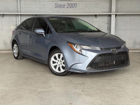 Used 2022 Toyota Corolla LE w/ Carpet Mat Package (TMS) FWD image 2
