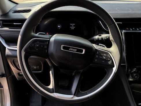 Used 2024 Jeep Grand Cherokee L Laredo image 5