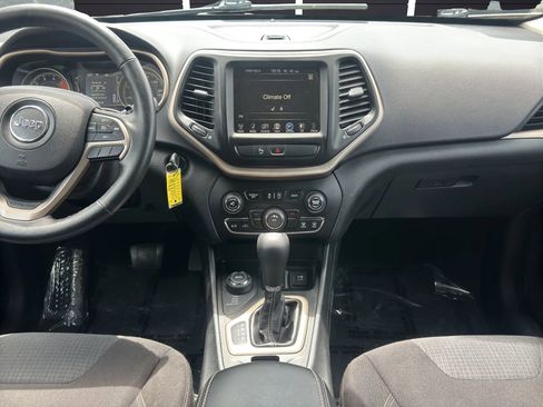 Used 2016 Jeep Cherokee Latitude w/ Safety/Convenience Group AWD/4WD image 19