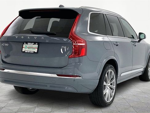 Used 2023 Volvo XC90 B6 Plus image 6