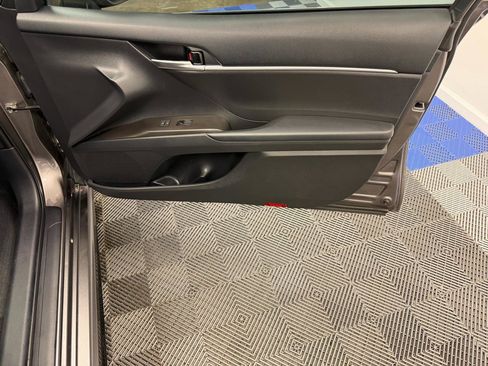 Used 2021 Toyota Camry SE w/ Convenience Package FWD image 14