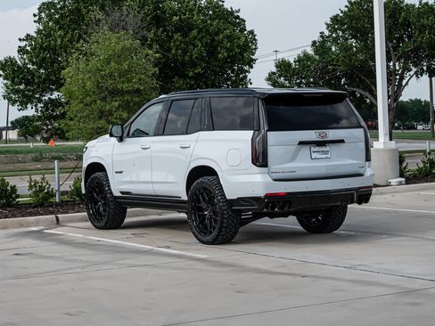 Used 2026 Cadillac Escalade V w/ LPO, ONYX Package AWD/4WD image 7
