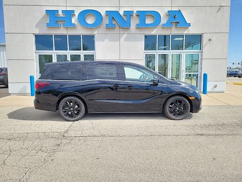 Used 2023 Honda Odyssey Sport image 4