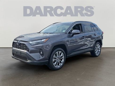 Used 2023 Toyota RAV4 XLE Premium image 3