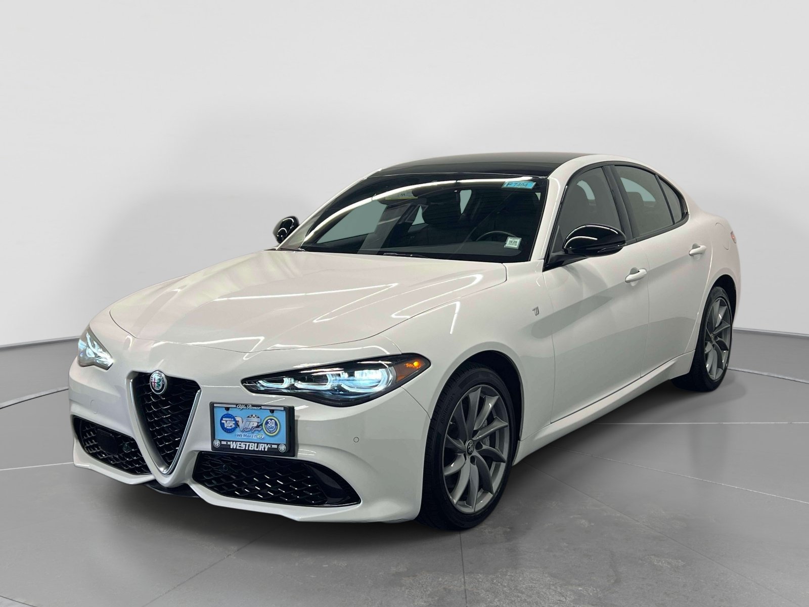 Used 2024 Alfa Romeo Giulia Ti AWD/4WD image 5