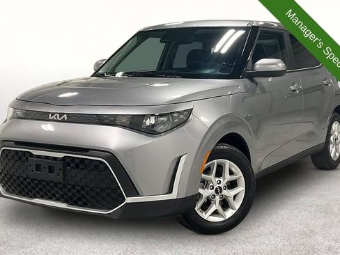 Used 2025 Kia Soul LX w/ LX Technology Package FWD image 14