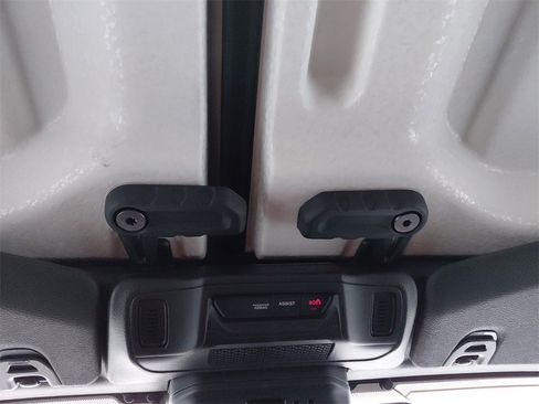 Used 2025 Jeep Wrangler Willys image 30