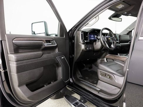 Used 2024 Chevrolet Silverado 2500 LTZ w/ LTZ Convenience Package image 3