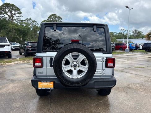 Used 2023 Jeep Wrangler Unlimited Sport AWD/4WD image 4