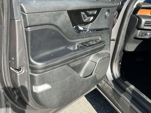 Used 2021 Lincoln Corsair Reserve w/ Equipment Group 201A image 8