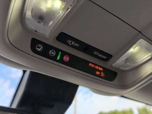 Used 2024 GMC Terrain SLE FWD image 22