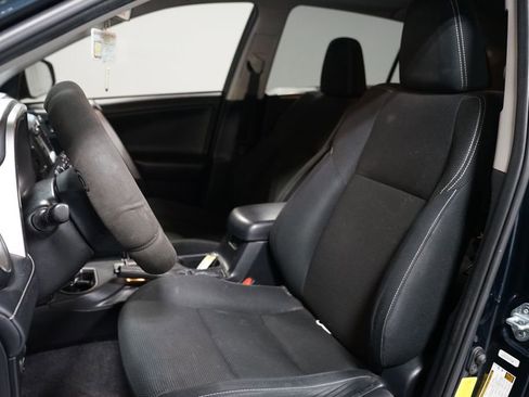 Used 2018 Toyota RAV4 XLE FWD image 6
