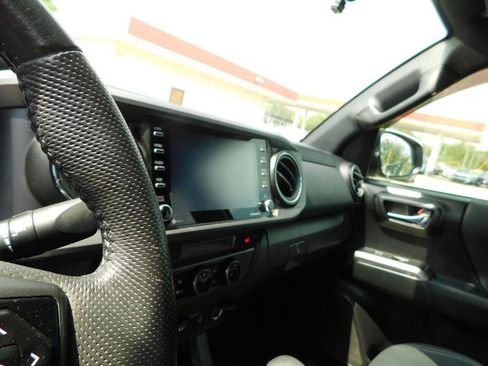 Used 2021 Toyota Tacoma TRD Off-Road w/ Technology Package AWD/4WD image 20