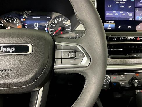 Used 2024 Jeep Compass Latitude w/ Altitude Special Edition AWD/4WD image 12