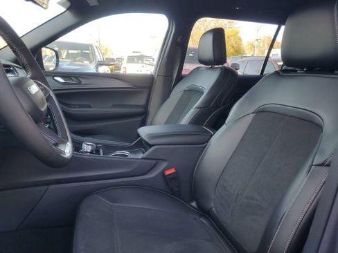 New 2025 Jeep Grand Cherokee L Altitude image 10