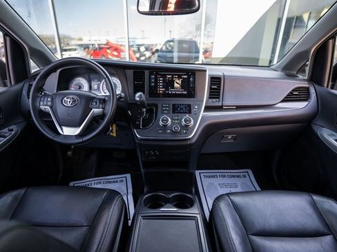 Used 2016 Toyota Sienna SE image 13