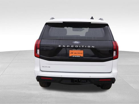 Certified 2025 Ford Expedition Active AWD/4WD image 6