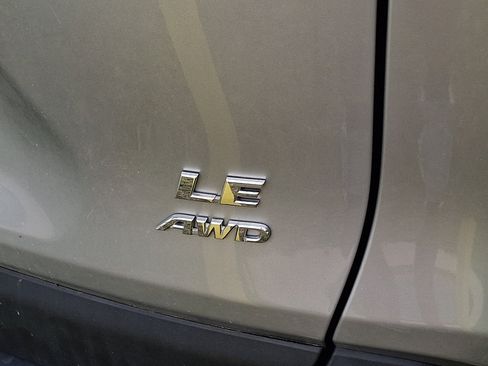 Used 2024 Toyota RAV4 LE AWD/4WD image 4