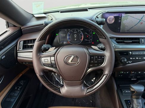 Used 2019 Lexus ES 350 Ultra Luxury w/ Accessory Package 2 FWD image 16