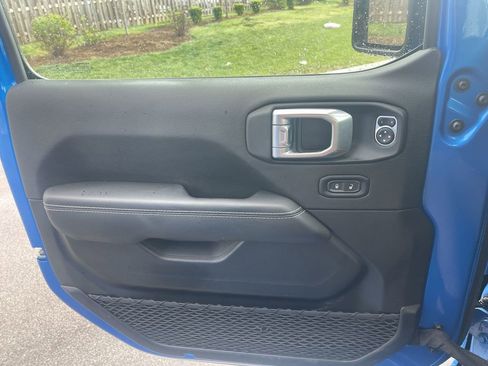 Used 2023 Jeep Wrangler Unlimited Sahara w/ Cold Weather Group AWD/4WD image 33