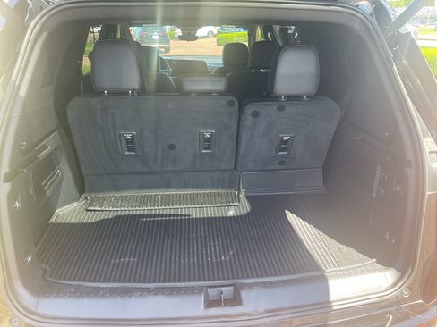 Used 2025 Chevrolet Traverse High Country w/ LPO, Floor Liner Package AWD/4WD image 15