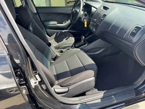 Used 2017 Kia Forte LX FWD image 25