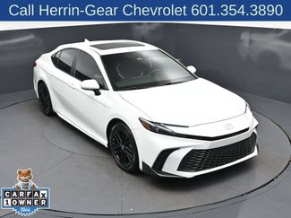 Used 2025 Toyota Camry SE w/ Multimedia Upgrade Package FWD video 1