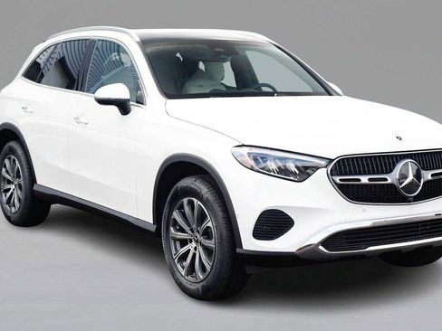 Used 2026 Mercedes-Benz GLC 300 4MATIC image 3