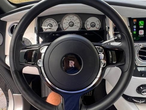 Used 2019 Rolls-Royce Wraith image 12