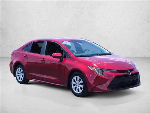 Used 2025 Toyota Corolla LE FWD image 3