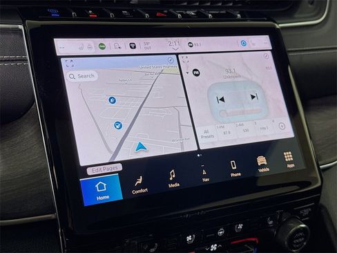 Used 2023 Jeep Grand Cherokee Overland w/ Luxury Tech Group IV image 7