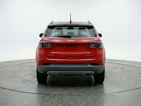 Used 2025 Jeep Compass Trailhawk AWD/4WD image 7